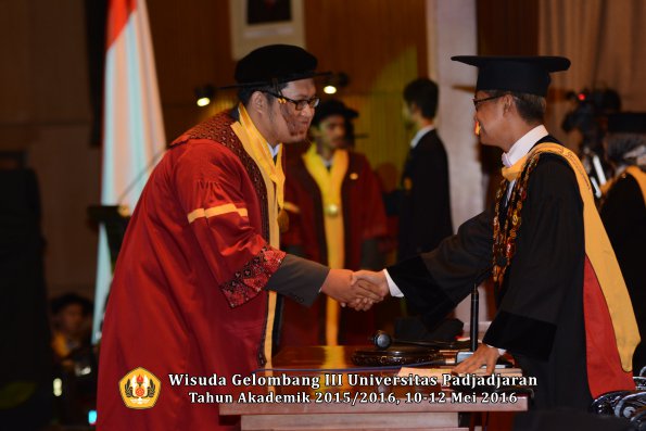 Wisuda Unpad Gel III TA 2015_2016  Fakultas Peternakan oleh Rektor  023