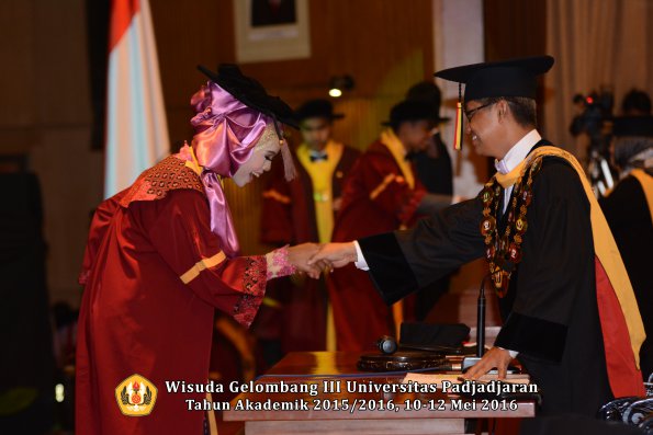 Wisuda Unpad Gel III TA 2015_2016  Fakultas Peternakan oleh Rektor  030