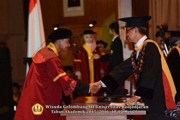 Wisuda Unpad Gel III TA 2015_2016  Fakultas Peternakan oleh Rektor  033