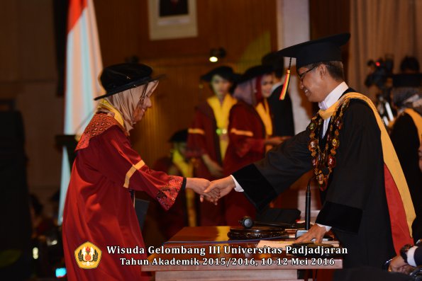 Wisuda Unpad Gel III TA 2015_2016  Fakultas Peternakan oleh Rektor  035
