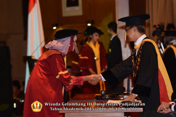 Wisuda Unpad Gel III TA 2015_2016  Fakultas Peternakan oleh Rektor  036