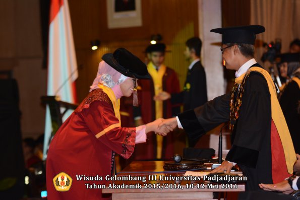 Wisuda Unpad Gel III TA 2015_2016  Fakultas Peternakan oleh Rektor  038