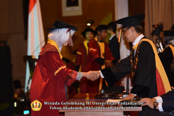 Wisuda Unpad Gel III TA 2015_2016  Fakultas Peternakan oleh Rektor  040
