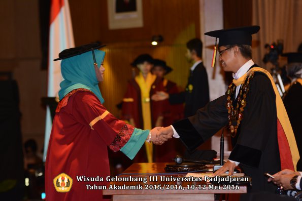 Wisuda Unpad Gel III TA 2015_2016  Fakultas Peternakan oleh Rektor  045