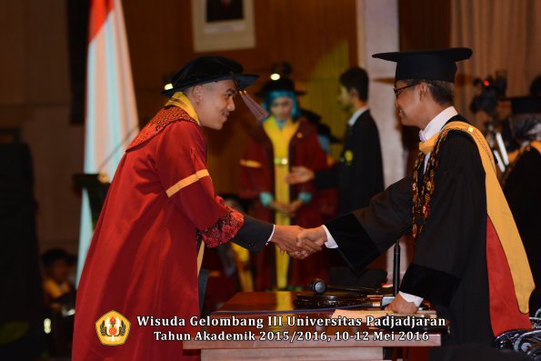 Wisuda Unpad Gel III TA 2015_2016  Fakultas Peternakan oleh Rektor  056