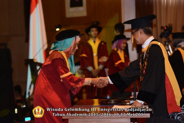 Wisuda Unpad Gel III TA 2015_2016  Fakultas Peternakan oleh Rektor  065
