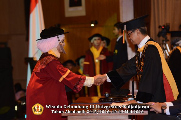 Wisuda Unpad Gel III TA 2015_2016  Fakultas Peternakan oleh Rektor  069