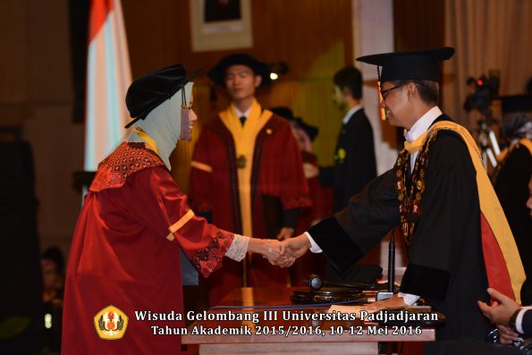 Wisuda Unpad Gel III TA 2015_2016  Fakultas Peternakan oleh Rektor  073