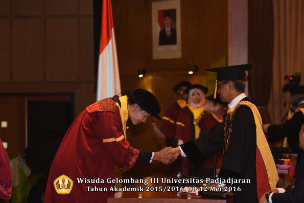 Wisuda Unpad Gel III TA 2015_2016  Fakultas Peternakan oleh Rektor  074