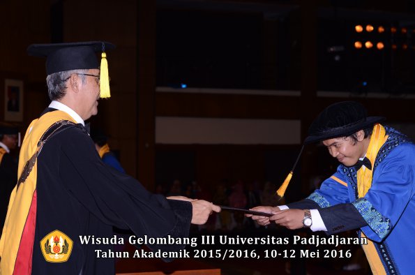 Wisuda Unpad Gel III TA 2015_2016  Fakultas Ekonomi dan Bisnis oleh Dekan 281