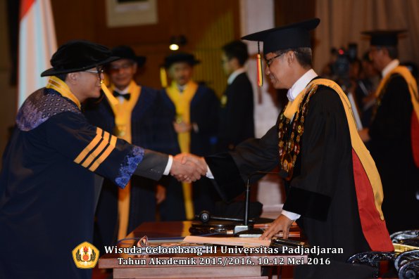 Wisuda Unpad Gel III TA 2015_2016  Fakultas Ekonomi dan Bisnis oleh Rektor 001