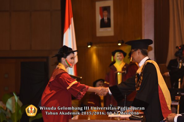 Wisuda Unpad Gel III TA 2015_2016  Fakultas TIP oleh Rektor  008