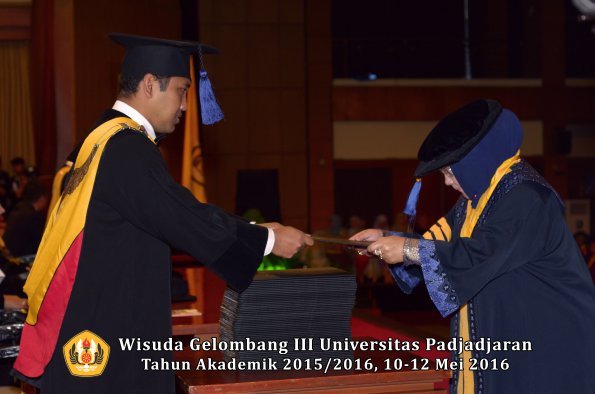 Wisuda Unpad Gel III TA 2015_2016 Fakultas ISIP oleh Dekan  001