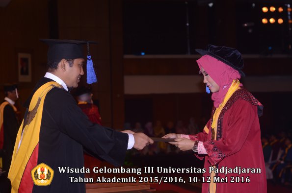 Wisuda Unpad Gel III TA 2015_2016 Fakultas ISIP oleh Dekan  149