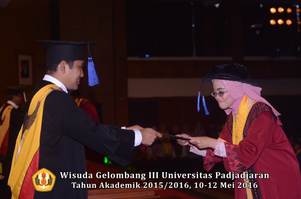 Wisuda Unpad Gel III TA 2015_2016 Fakultas ISIP oleh Dekan  153
