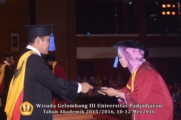 Wisuda Unpad Gel III TA 2015_2016 Fakultas ISIP oleh Dekan  156