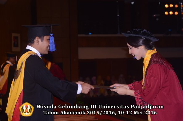 Wisuda Unpad Gel III TA 2015_2016 Fakultas ISIP oleh Dekan  160