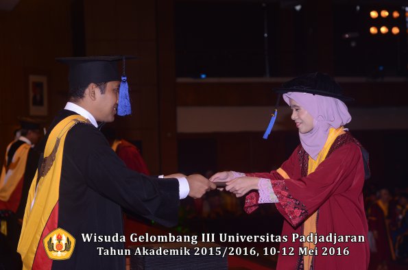 Wisuda Unpad Gel III TA 2015_2016 Fakultas ISIP oleh Dekan  180
