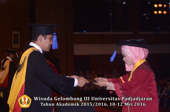 Wisuda Unpad Gel III TA 2015_2016 Fakultas ISIP oleh Dekan  182