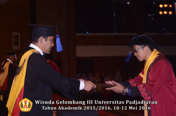 Wisuda Unpad Gel III TA 2015_2016 Fakultas ISIP oleh Dekan  185