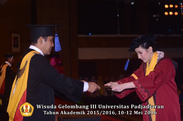 Wisuda Unpad Gel III TA 2015_2016 Fakultas ISIP oleh Dekan  190