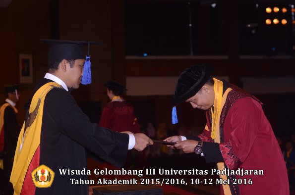 Wisuda Unpad Gel III TA 2015_2016 Fakultas ISIP oleh Dekan  191