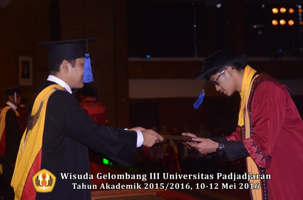 Wisuda Unpad Gel III TA 2015_2016 Fakultas ISIP oleh Dekan  198