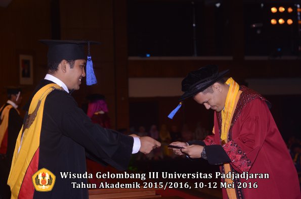 Wisuda Unpad Gel III TA 2015_2016 Fakultas ISIP oleh Dekan  207