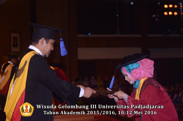Wisuda Unpad Gel III TA 2015_2016 Fakultas ISIP oleh Dekan  213