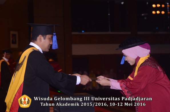 Wisuda Unpad Gel III TA 2015_2016 Fakultas ISIP oleh Dekan  220