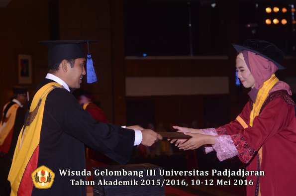 Wisuda Unpad Gel III TA 2015_2016 Fakultas ISIP oleh Dekan  221