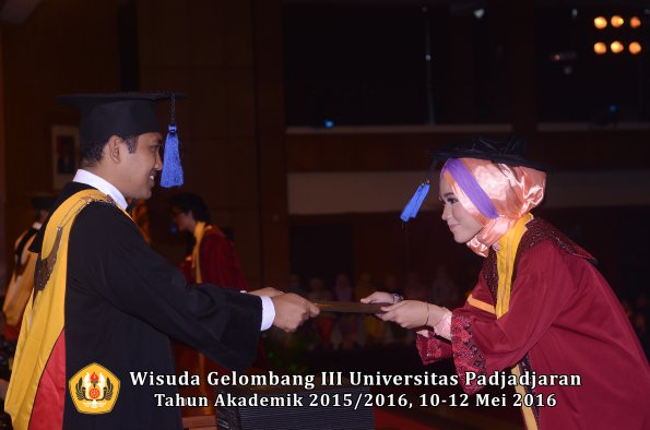 Wisuda Unpad Gel III TA 2015_2016 Fakultas ISIP oleh Dekan  228