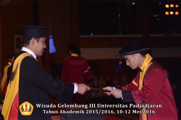 Wisuda Unpad Gel III TA 2015_2016 Fakultas ISIP oleh Dekan  230