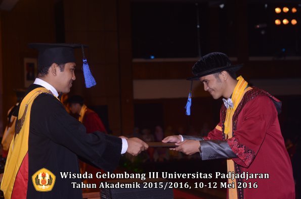 Wisuda Unpad Gel III TA 2015_2016 Fakultas ISIP oleh Dekan  231