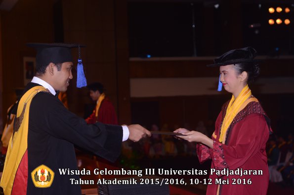Wisuda Unpad Gel III TA 2015_2016 Fakultas ISIP oleh Dekan  233