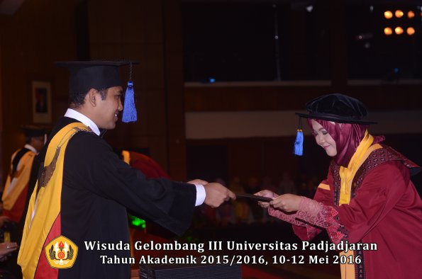 Wisuda Unpad Gel III TA 2015_2016 Fakultas ISIP oleh Dekan  236