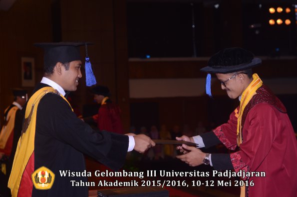 Wisuda Unpad Gel III TA 2015_2016 Fakultas ISIP oleh Dekan  241