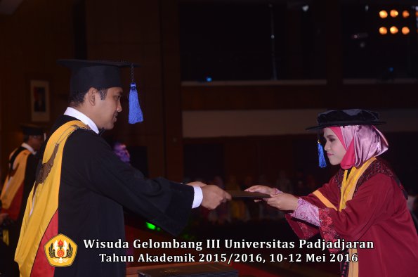 Wisuda Unpad Gel III TA 2015_2016 Fakultas ISIP oleh Dekan  243