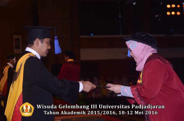 Wisuda Unpad Gel III TA 2015_2016 Fakultas ISIP oleh Dekan  245