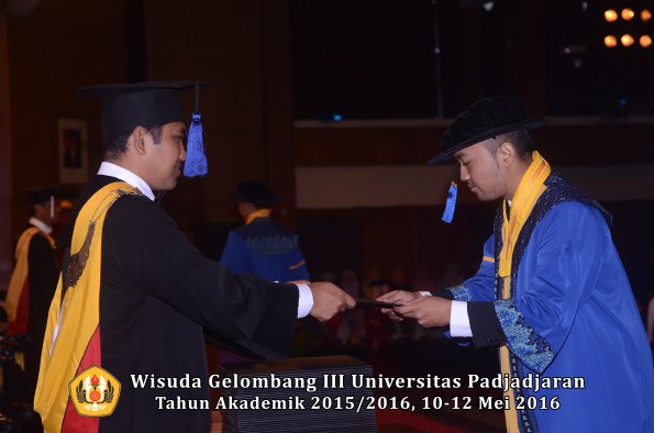 Wisuda Unpad Gel III TA 2015_2016 Fakultas ISIP oleh Dekan  268