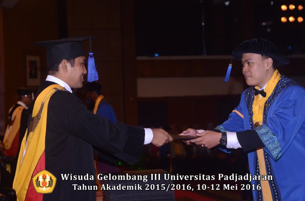 Wisuda Unpad Gel III TA 2015_2016 Fakultas ISIP oleh Dekan  272