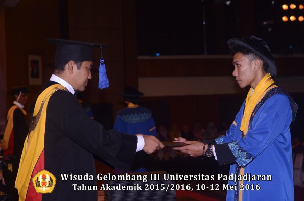 Wisuda Unpad Gel III TA 2015_2016 Fakultas ISIP oleh Dekan  275