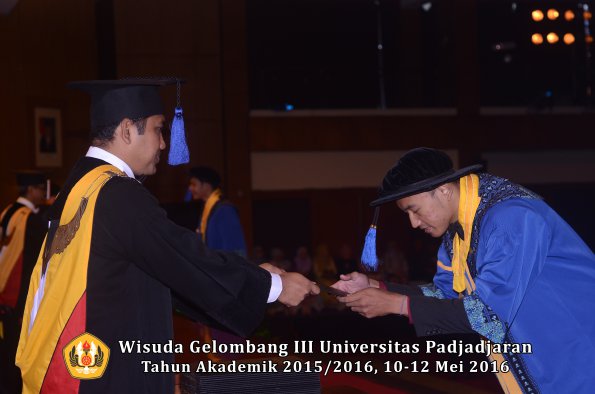 Wisuda Unpad Gel III TA 2015_2016 Fakultas ISIP oleh Dekan  288