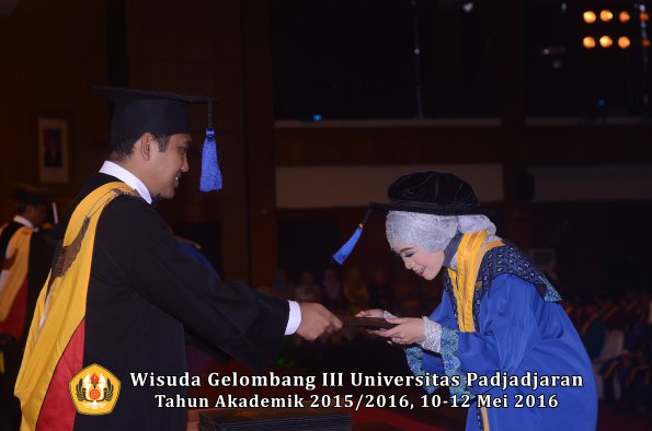 Wisuda Unpad Gel III TA 2015_2016 Fakultas ISIP oleh Dekan  294