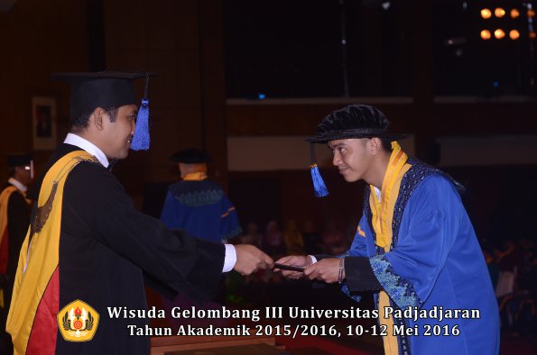 Wisuda Unpad Gel III TA 2015_2016 Fakultas ISIP oleh Dekan  302