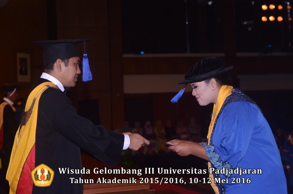 Wisuda Unpad Gel III TA 2015_2016 Fakultas ISIP oleh Dekan  304