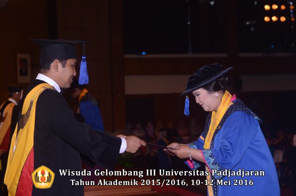 Wisuda Unpad Gel III TA 2015_2016 Fakultas ISIP oleh Dekan  313