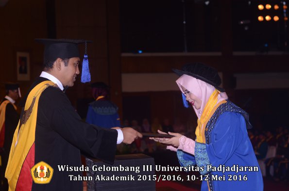 Wisuda Unpad Gel III TA 2015_2016 Fakultas ISIP oleh Dekan  317