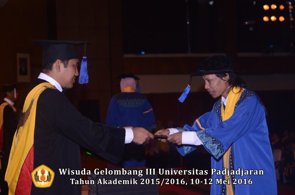 Wisuda Unpad Gel III TA 2015_2016 Fakultas ISIP oleh Dekan  328