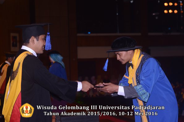 Wisuda Unpad Gel III TA 2015_2016 Fakultas ISIP oleh Dekan  339